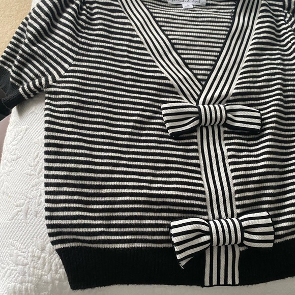 Black and White Striped Top with Bow - Picture 9 of 11
